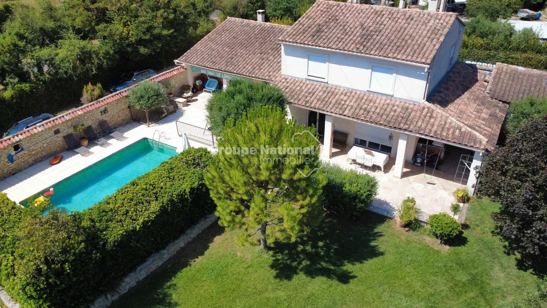 Charming Villa in Pernes-les-Fontaines for Sale