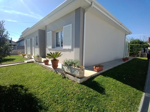 Splendid Detached House with garage in Sainte-Eulalie