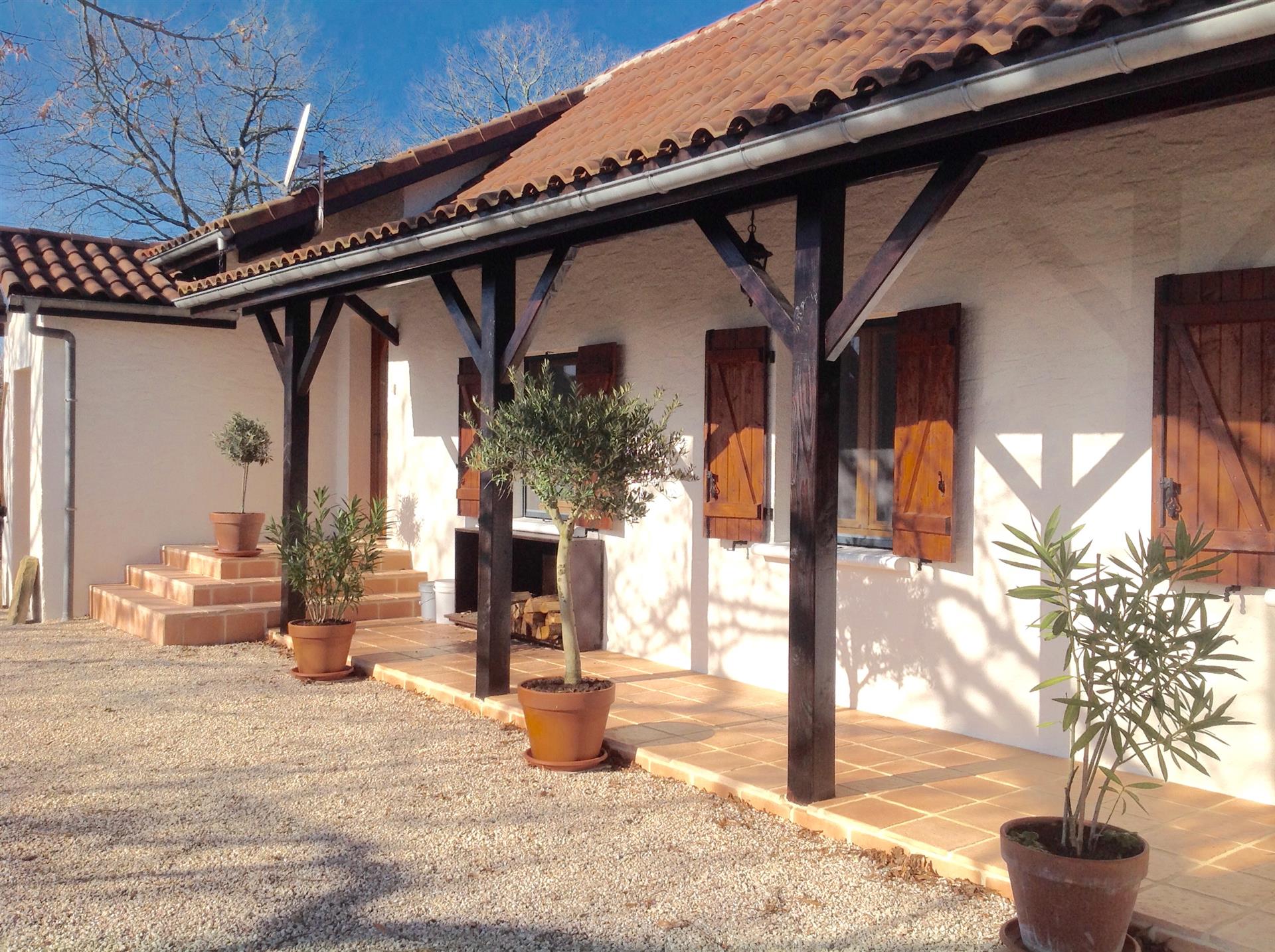 Linda casa com acompanhamento de gîte independente.