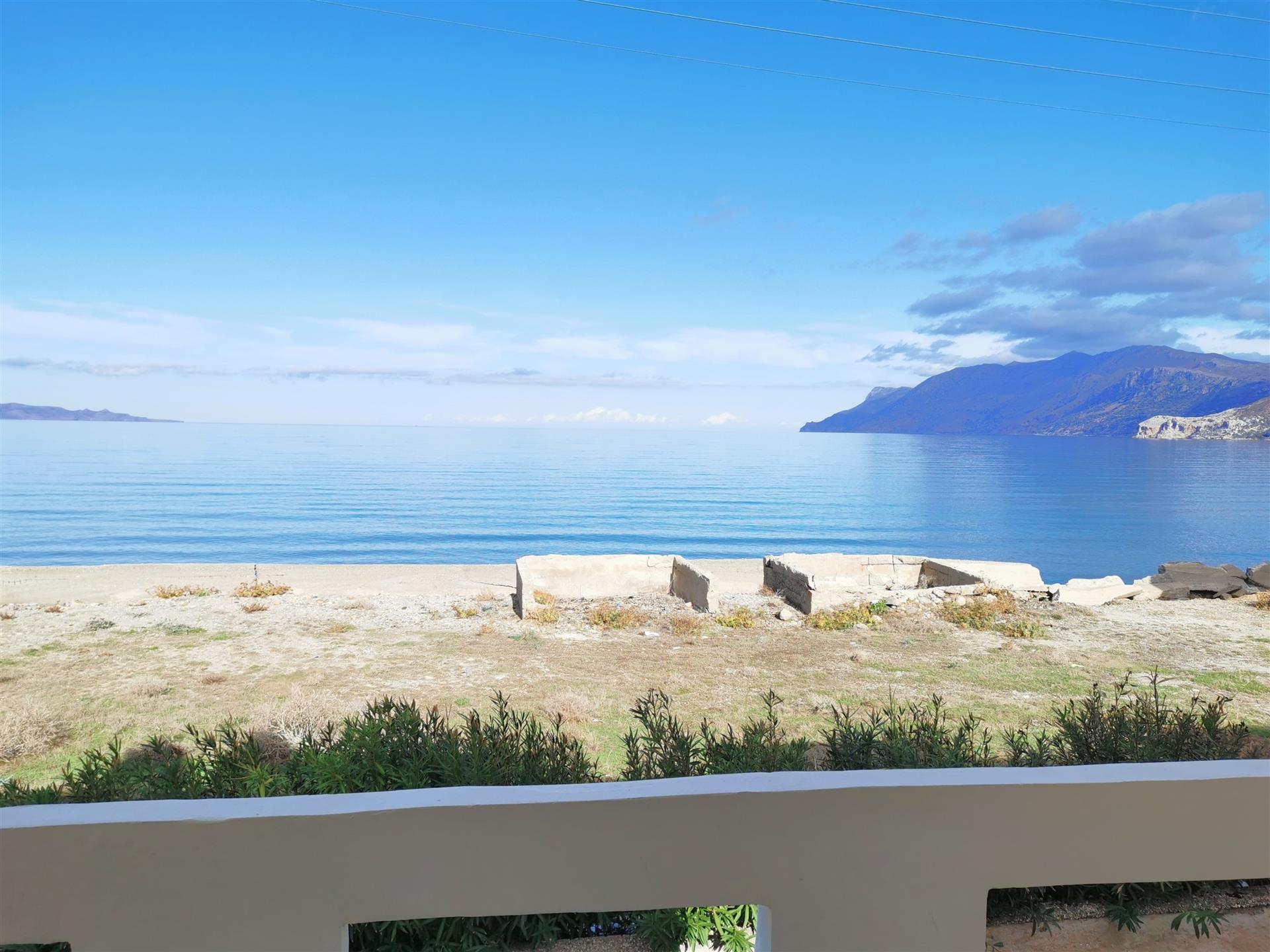 Building with two apartments facing the sea, near Kissamos, Crete 
