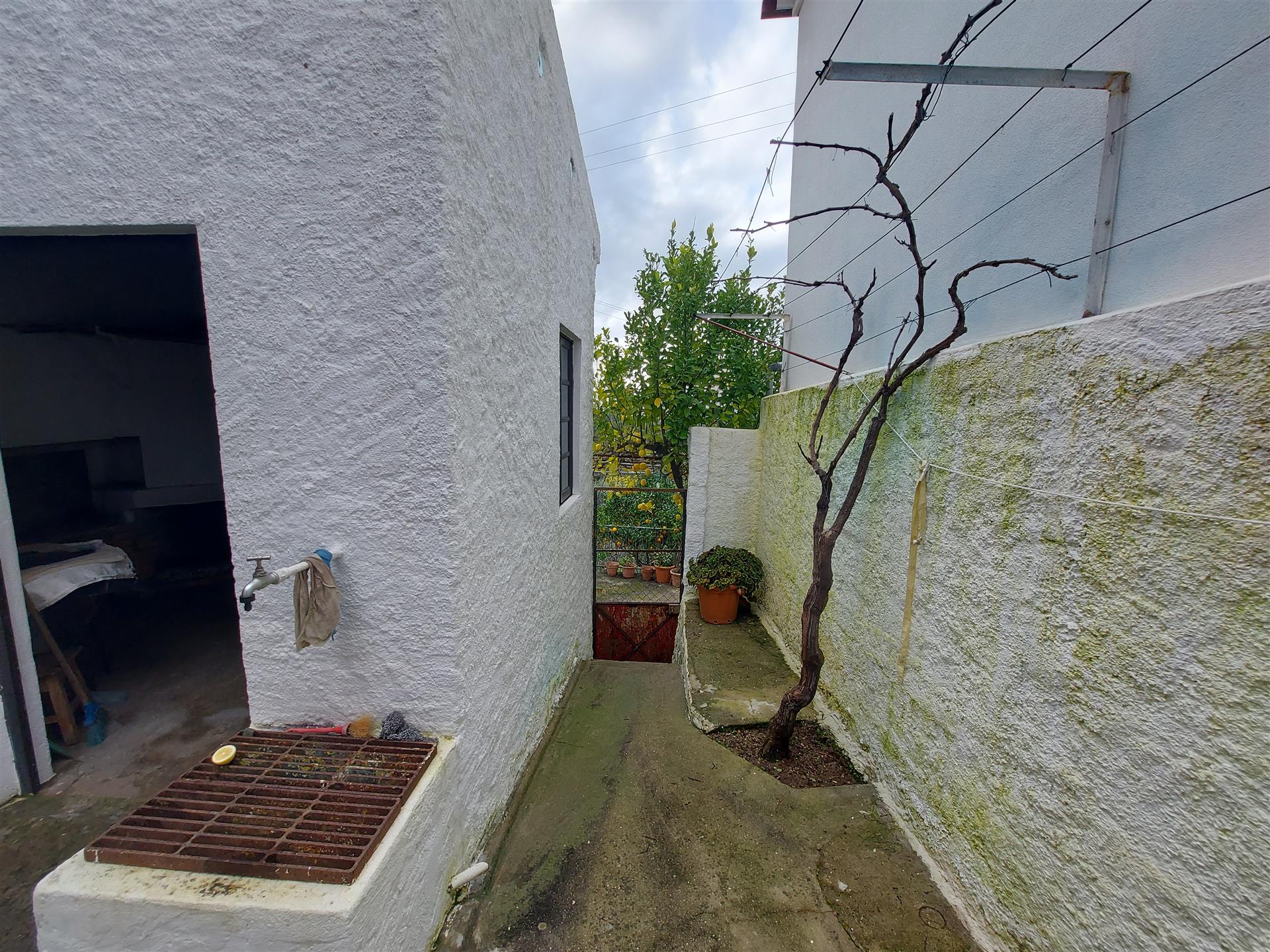 Moradia T4 com garagem e quintal em Côja Barril do Alva
