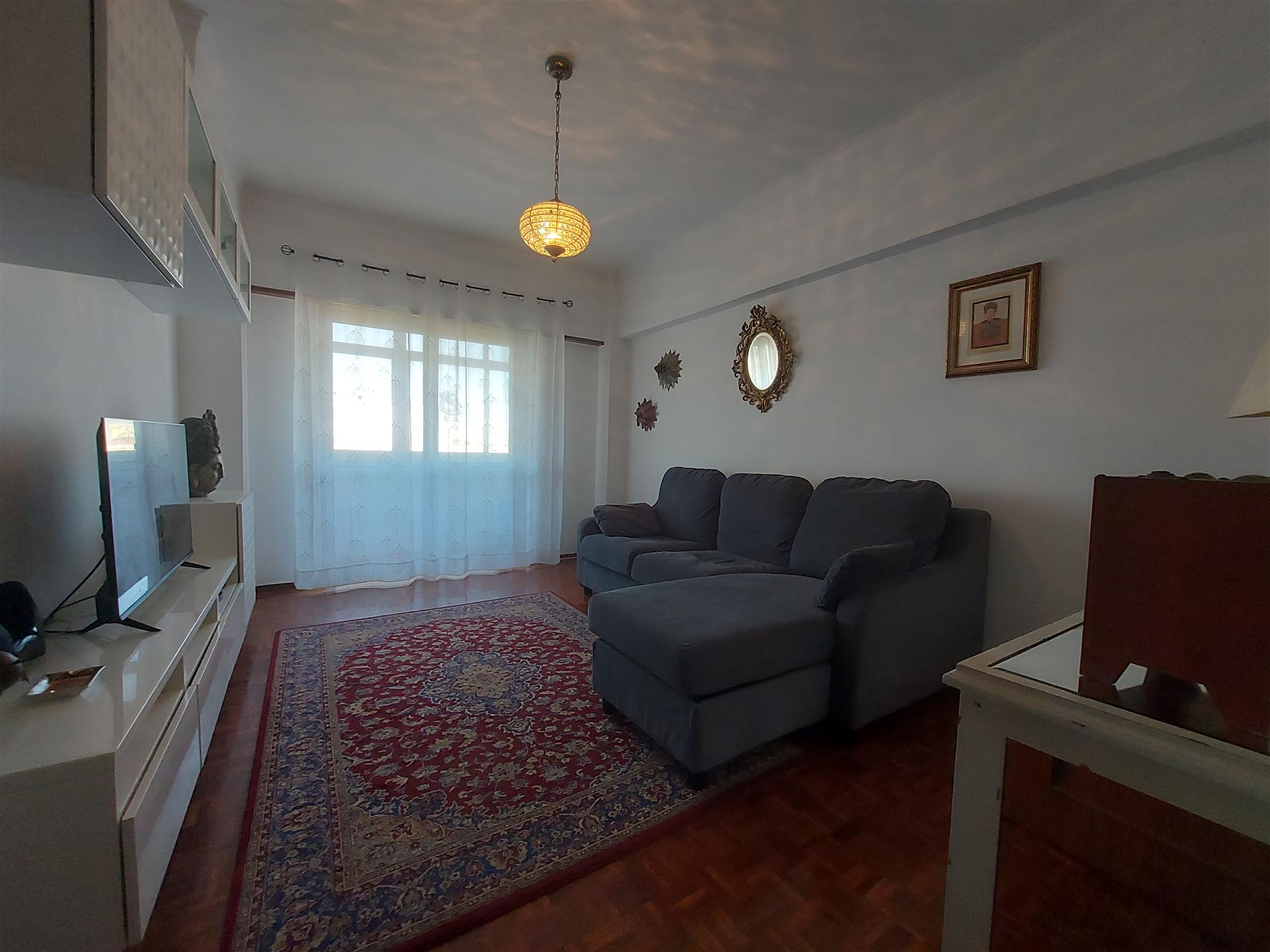 3 bedroom apartment with elevator in the center of Amadora