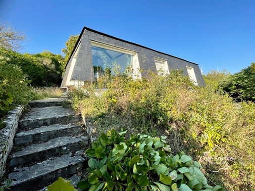 Wunderschönes Architektenhaus mit Swimmingpool und bewaldetem Grundstück von 2000m2