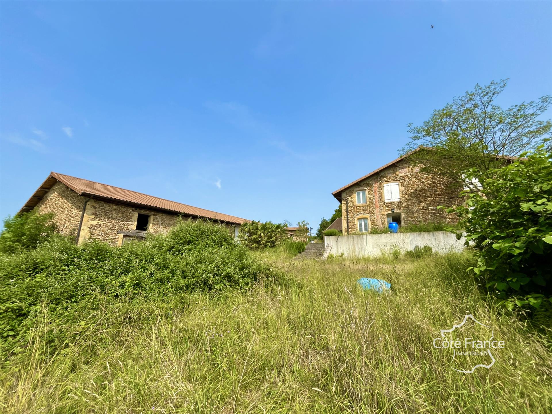 Exceptional Farmhouse 5 Hectares in the Heart of Nature with Dominant View Ideal for Gîtes & Recepti