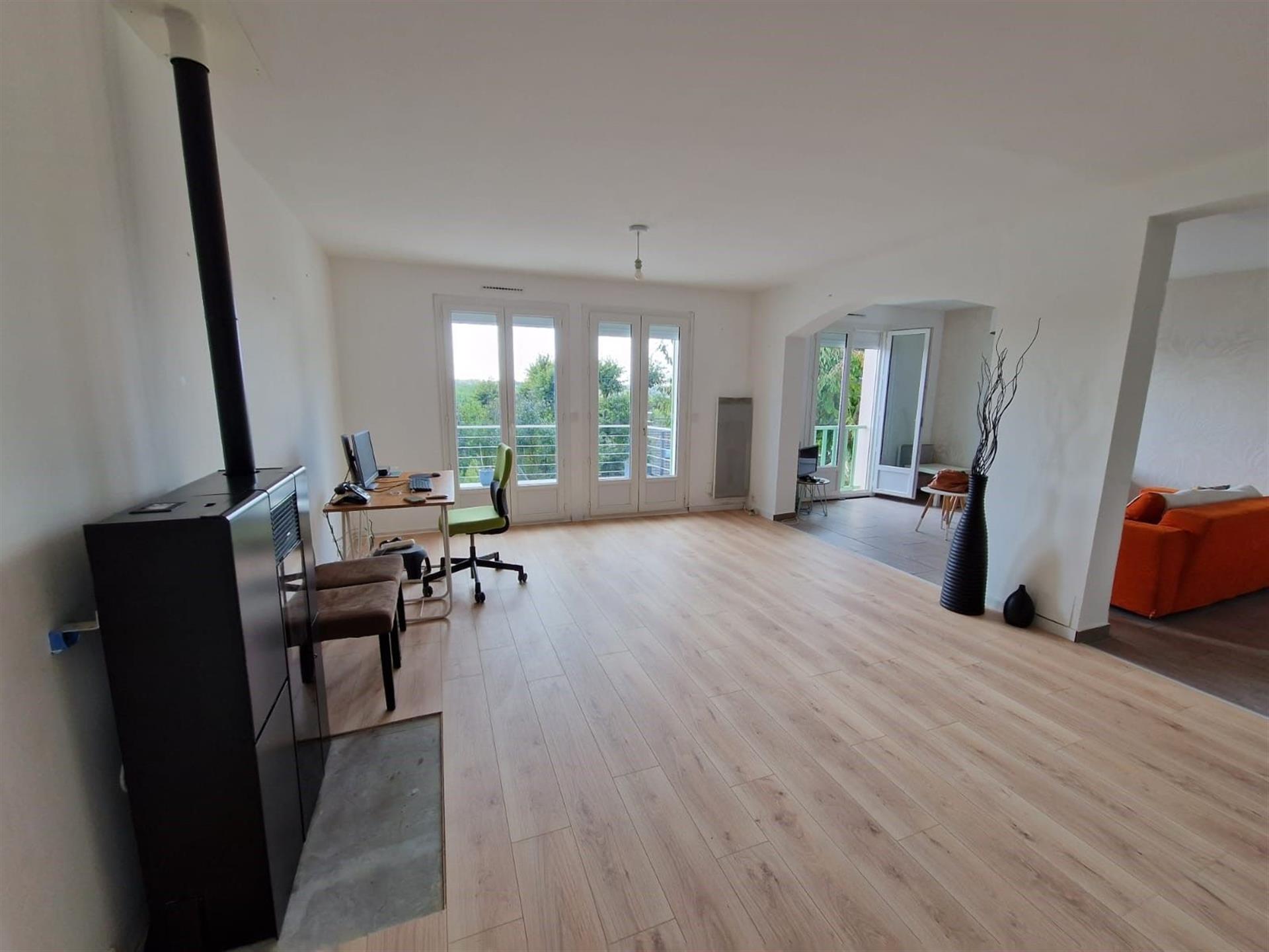 Room is 174M² Osny