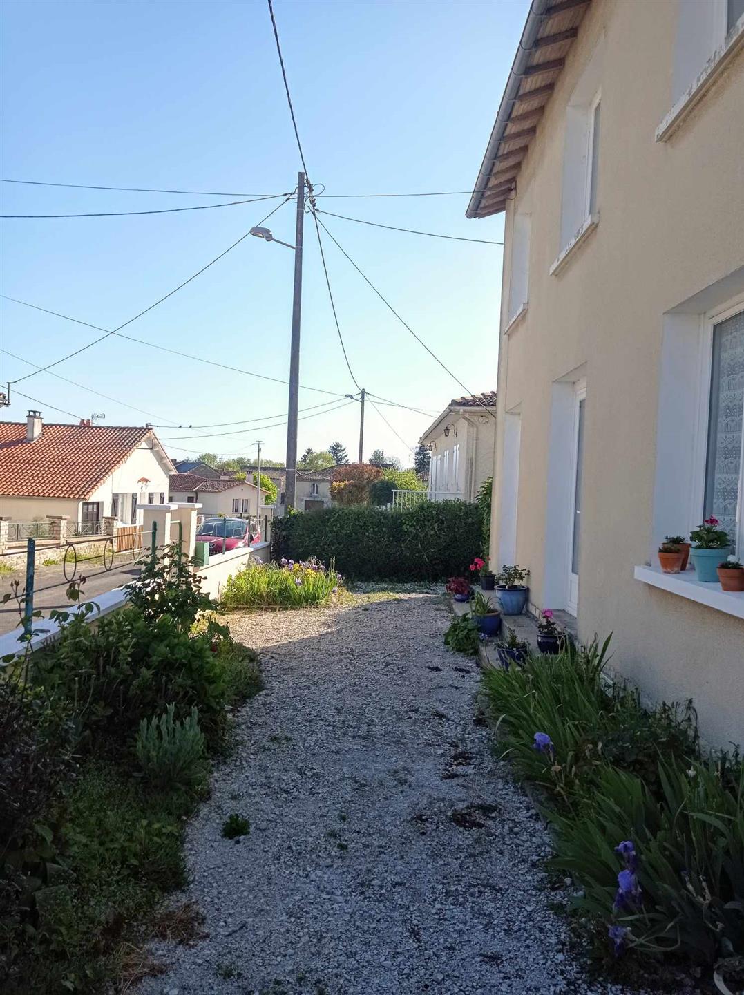 House for sale in the popular tourist destination of Charroux (86)