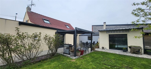 Detached house 4 bedrooms semi single storey with garden and
