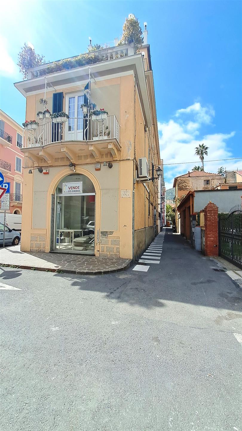 Kauppa Corso Dante - Alassio