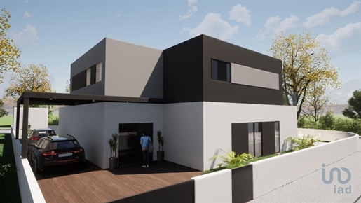 Home / Villa met 4 Kamers in Setúbal met 260,00 m²