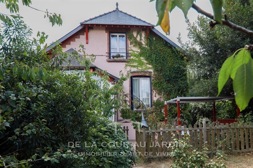 Maison de 1909 et son jardin bucolique