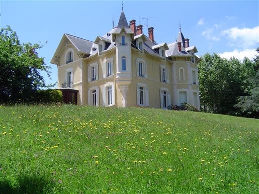 Domaine Manoir Chateau Wynajem na wakacje Pensjonat Massif du Pilat