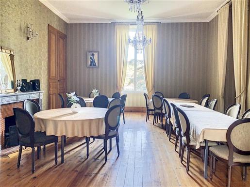 Domaine Manoir Chateau Holiday Rentals לינה וארוחת בוקר Massif du Pilat
