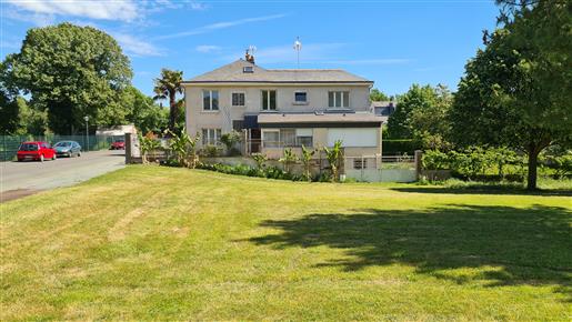 Vzácné -- Saumur: Dům se nachází na ostrově Millocheau