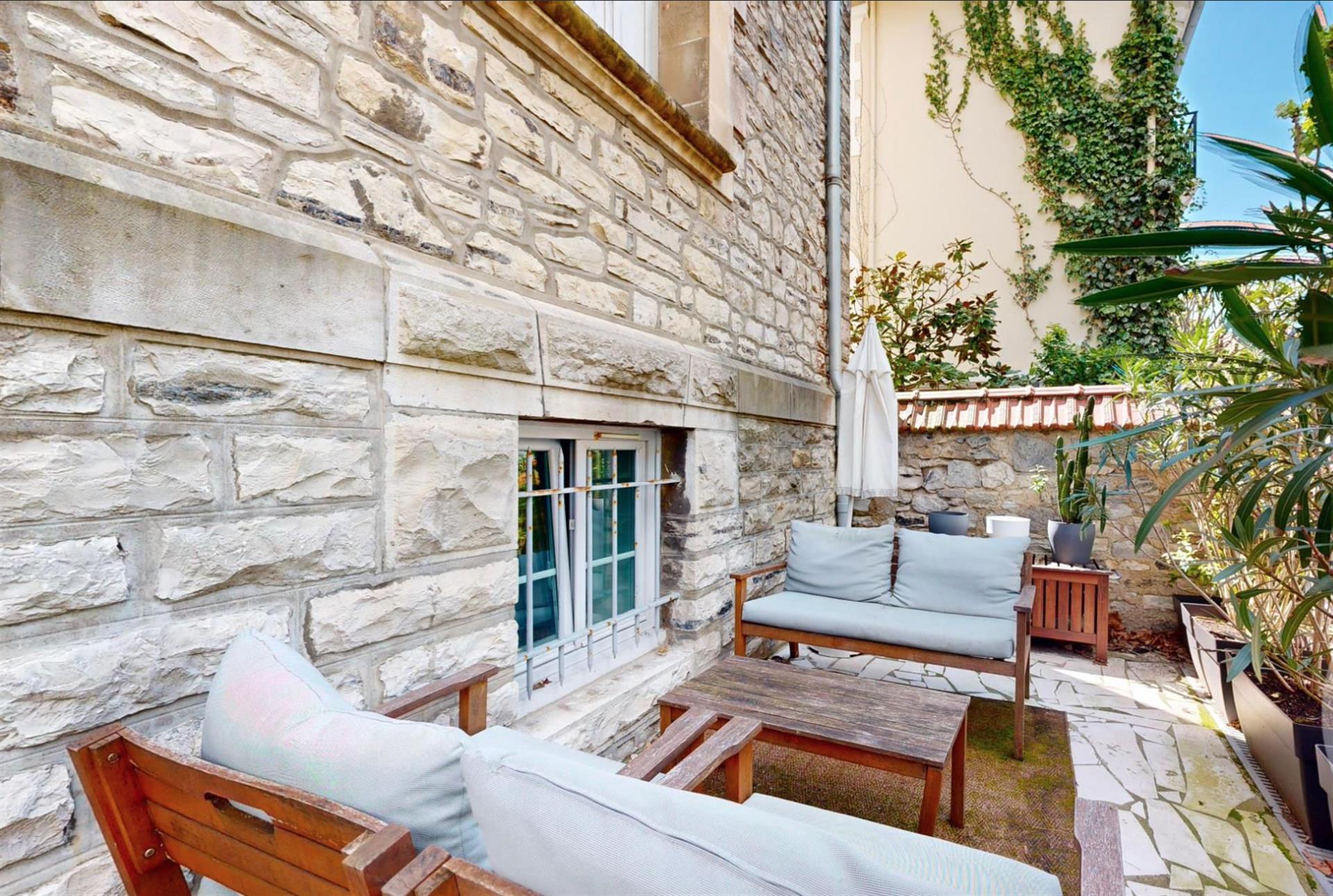 Beach and shops of Saint-Charles on foot - Apartment with terrace