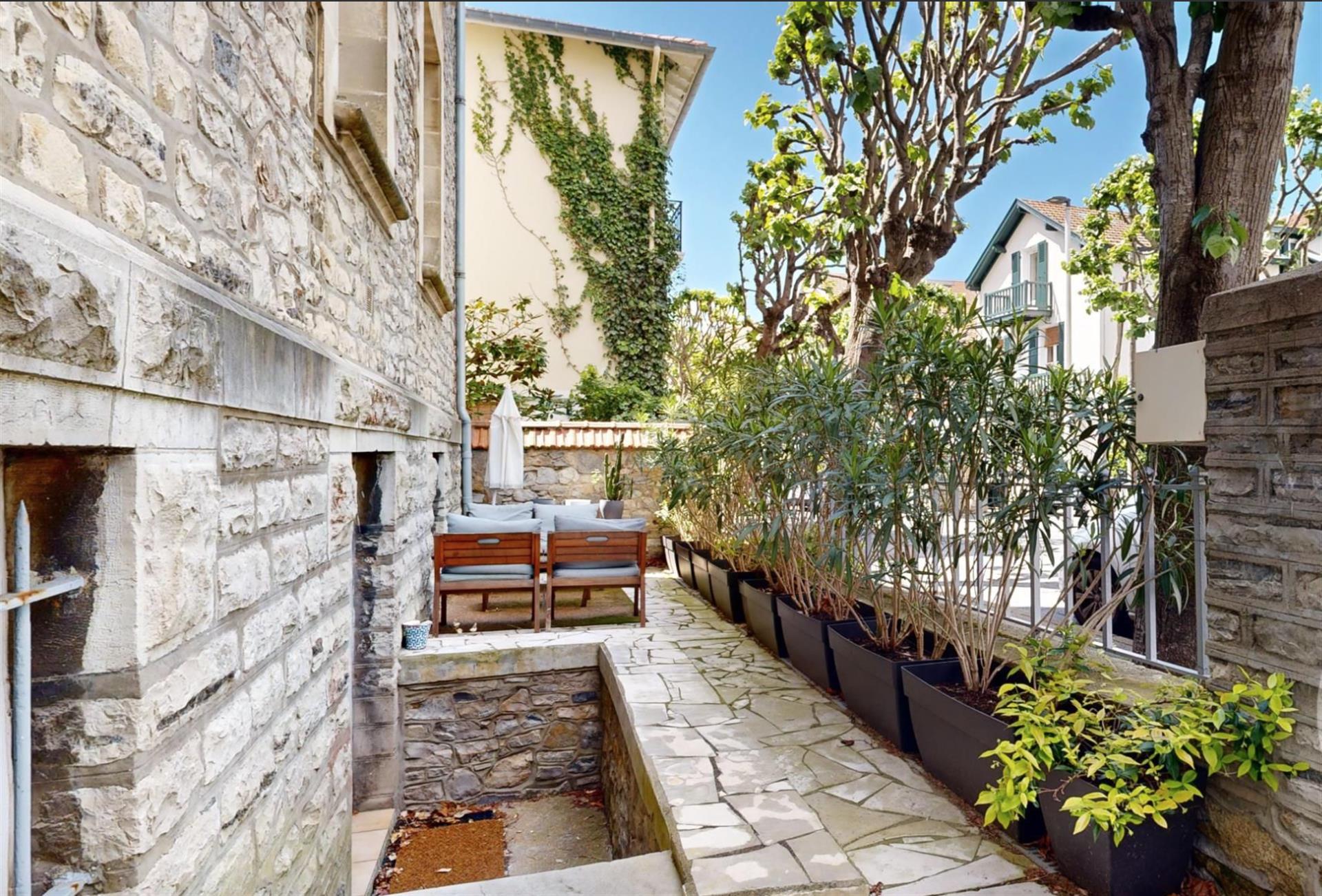Beach and shops of Saint-Charles on foot - Apartment with terrace