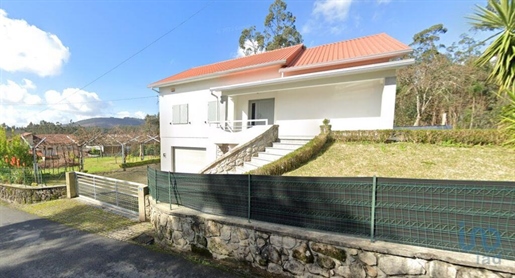 Home / Villa met 4 Kamers in Viana do Castelo met 220,00 m²