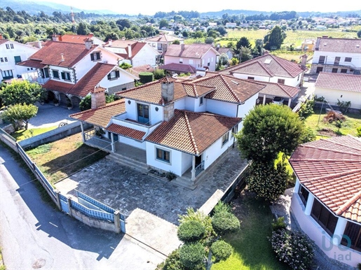 Home / Villa met 4 Kamers in Viana do Castelo met 418,00 m²