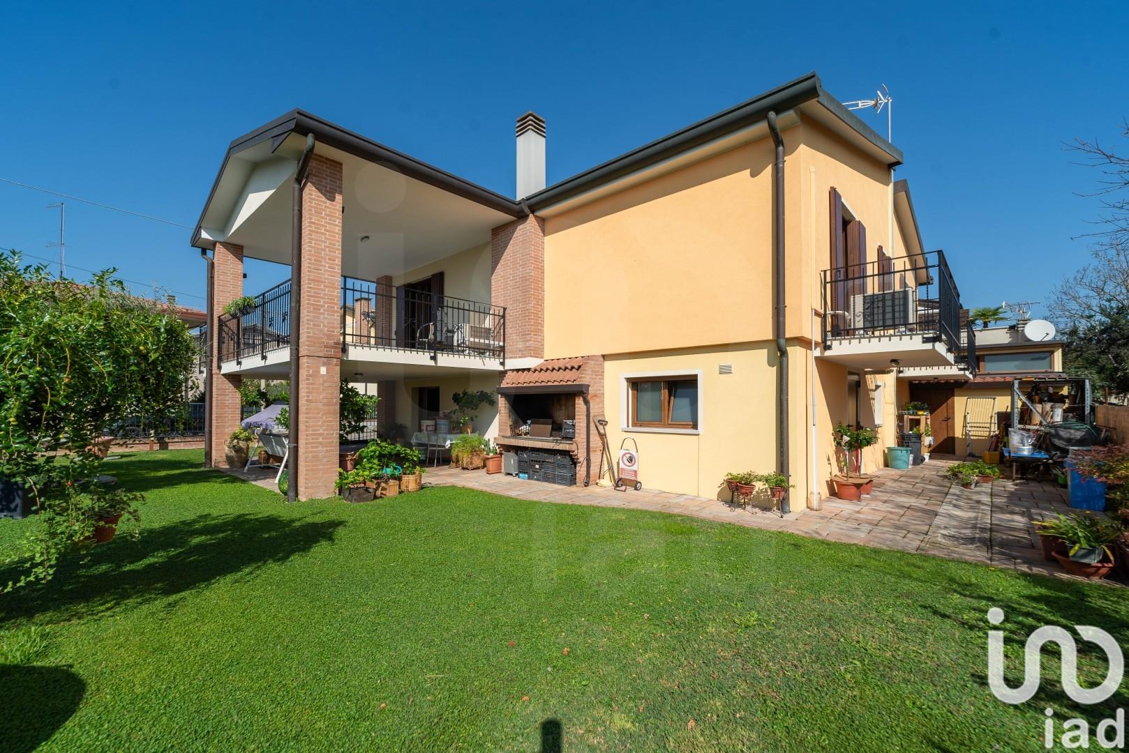 Sale Detached house / Villa 130 m² - 2 bedrooms - Albignasego
