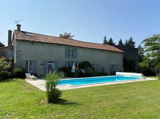 Magnificent property in the countryside, 4 bedrooms, park, garden, 5438m2, South Vienne, guest house
