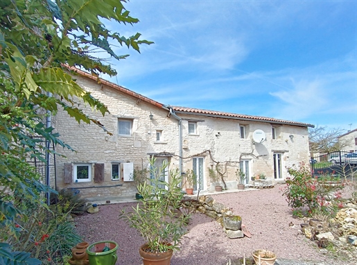 Charming village house, in stone with courtyard, 2 bedrooms
