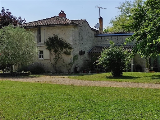 Superb stone property, with swimming pool, 4 bedrooms, 5 minutes from Ruffec