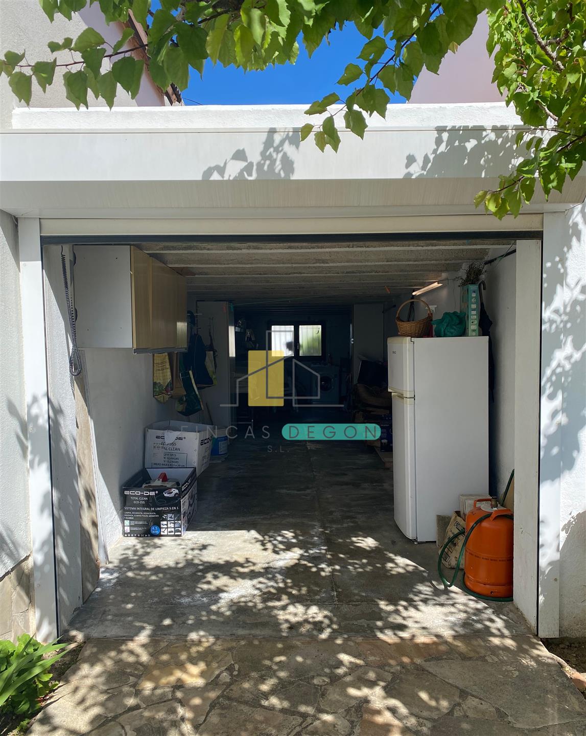 Casa Unifamiliar De 2 Habitaciones Con Jardin Y Garaje En Santa Margarita.