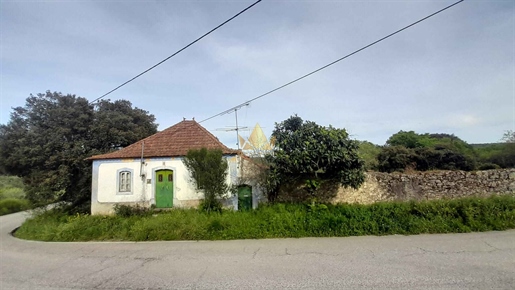 House to Restore and 1310m2 Land for Sale in Ourém