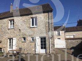 Town centre of Milly la forêt, stone house of 175 m2 with renovated detached barn and garden