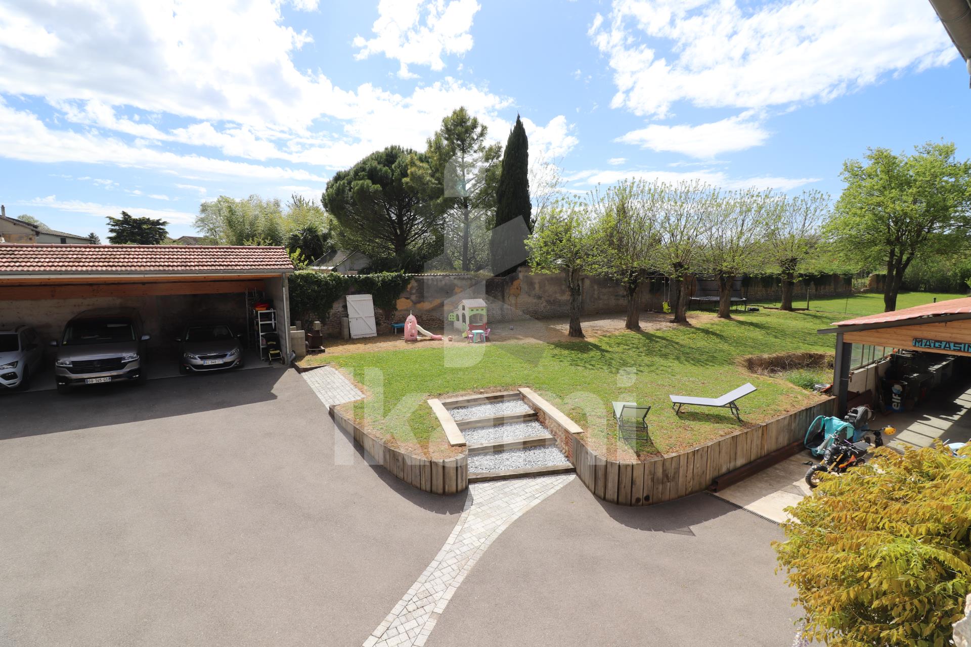 Bougé-Chambalud superb villa of 220 m2 renovated on 2464 m2 of enclosed land
