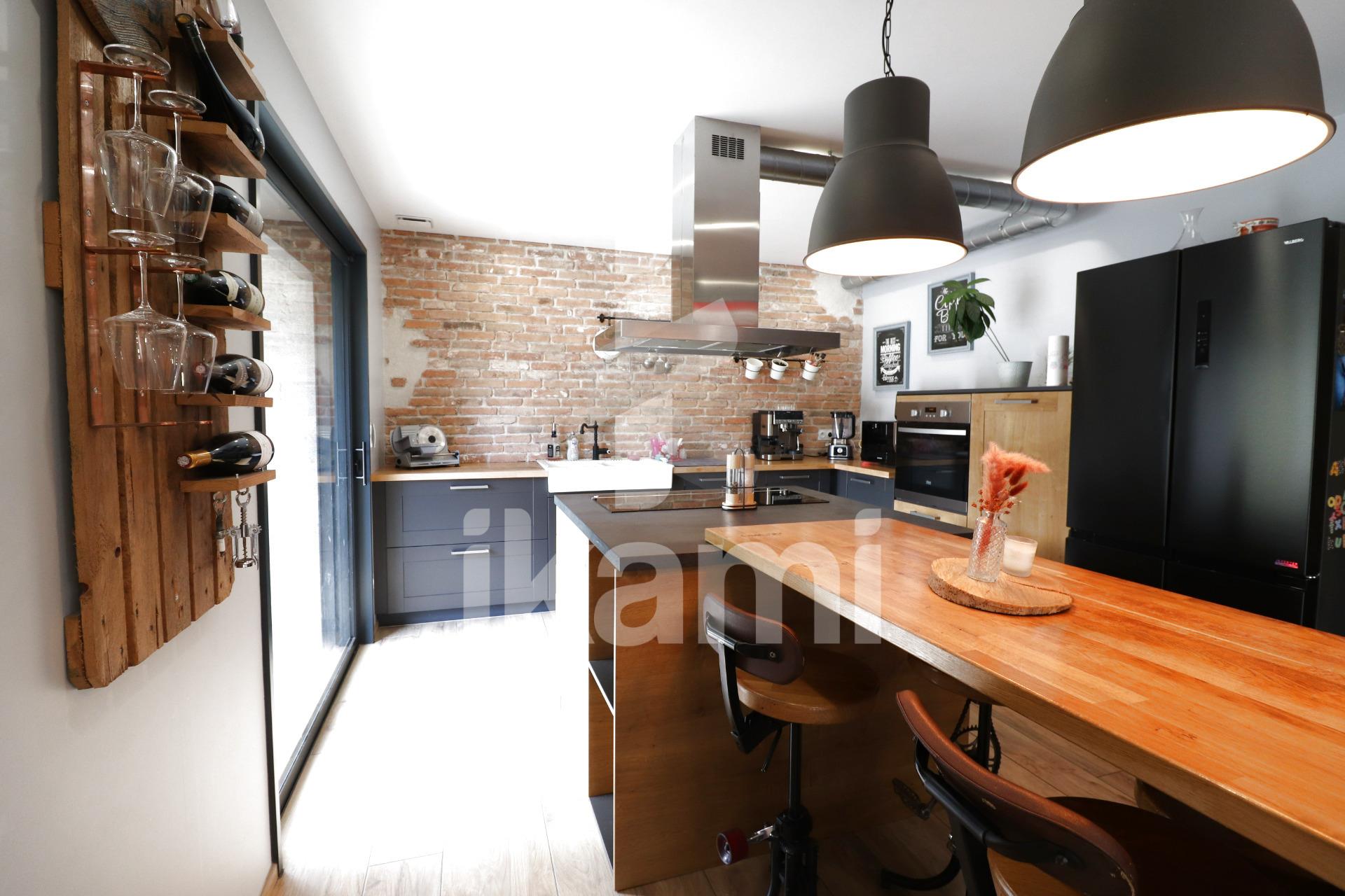 Bougé-Chambalud superb villa of 220 m2 renovated on 2464 m2 of enclosed land