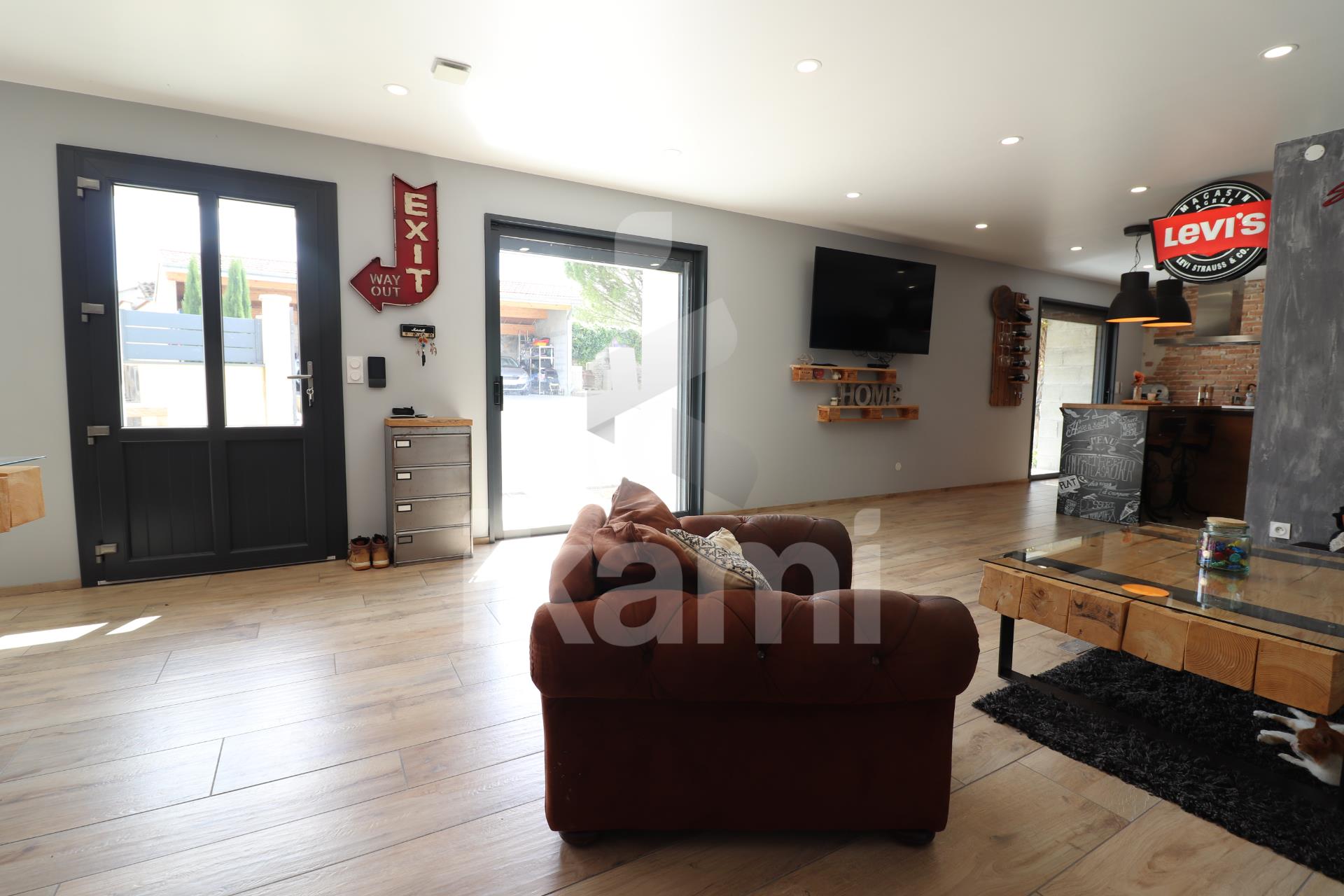 Bougé-Chambalud superb villa of 220 m2 renovated on 2464 m2 of enclosed land