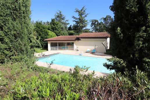Anneyron villa de 200 m2 avec piscine sur 2 ha de terrain