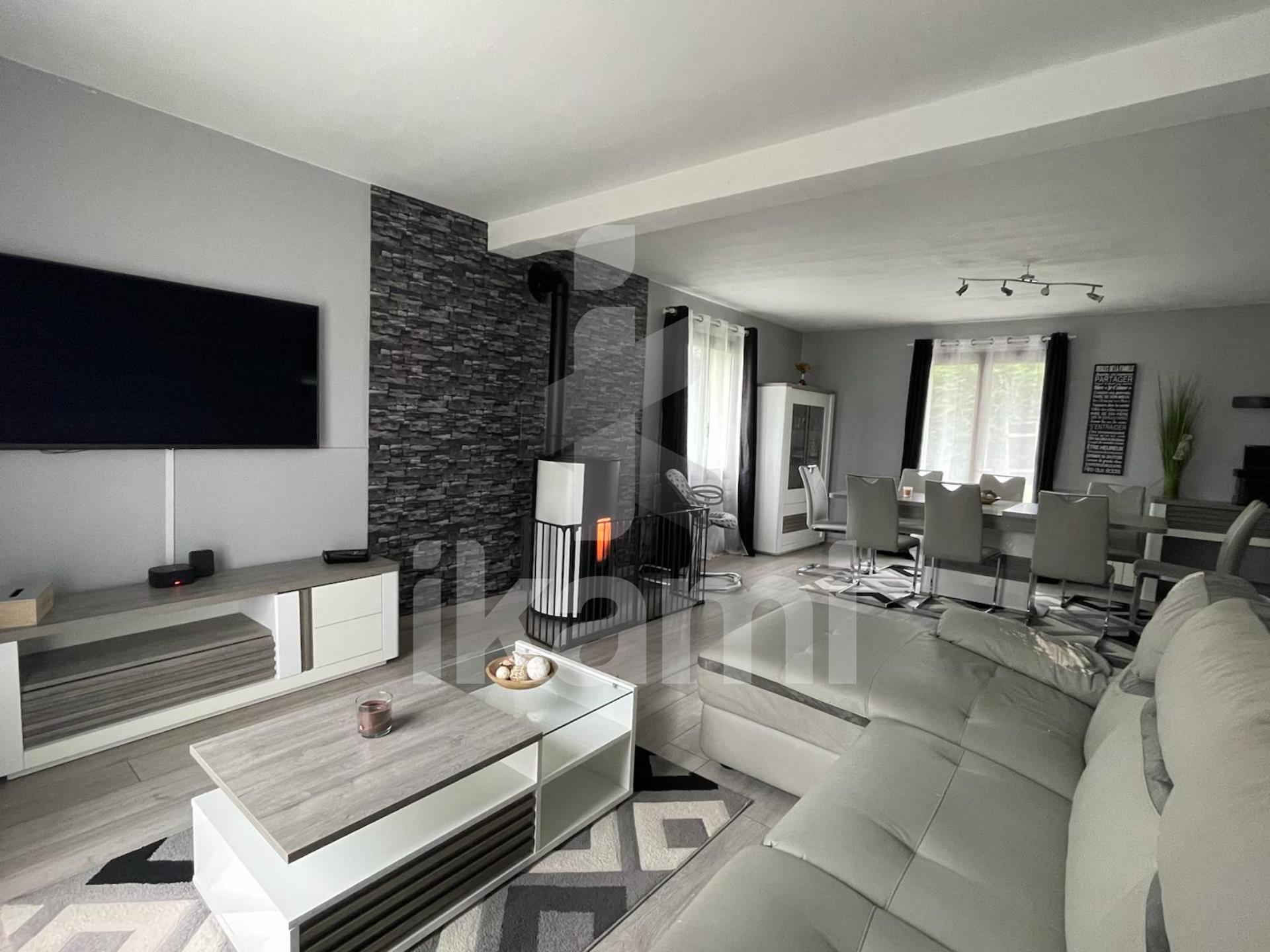House 7 rooms 137 m2 - Echilleuses