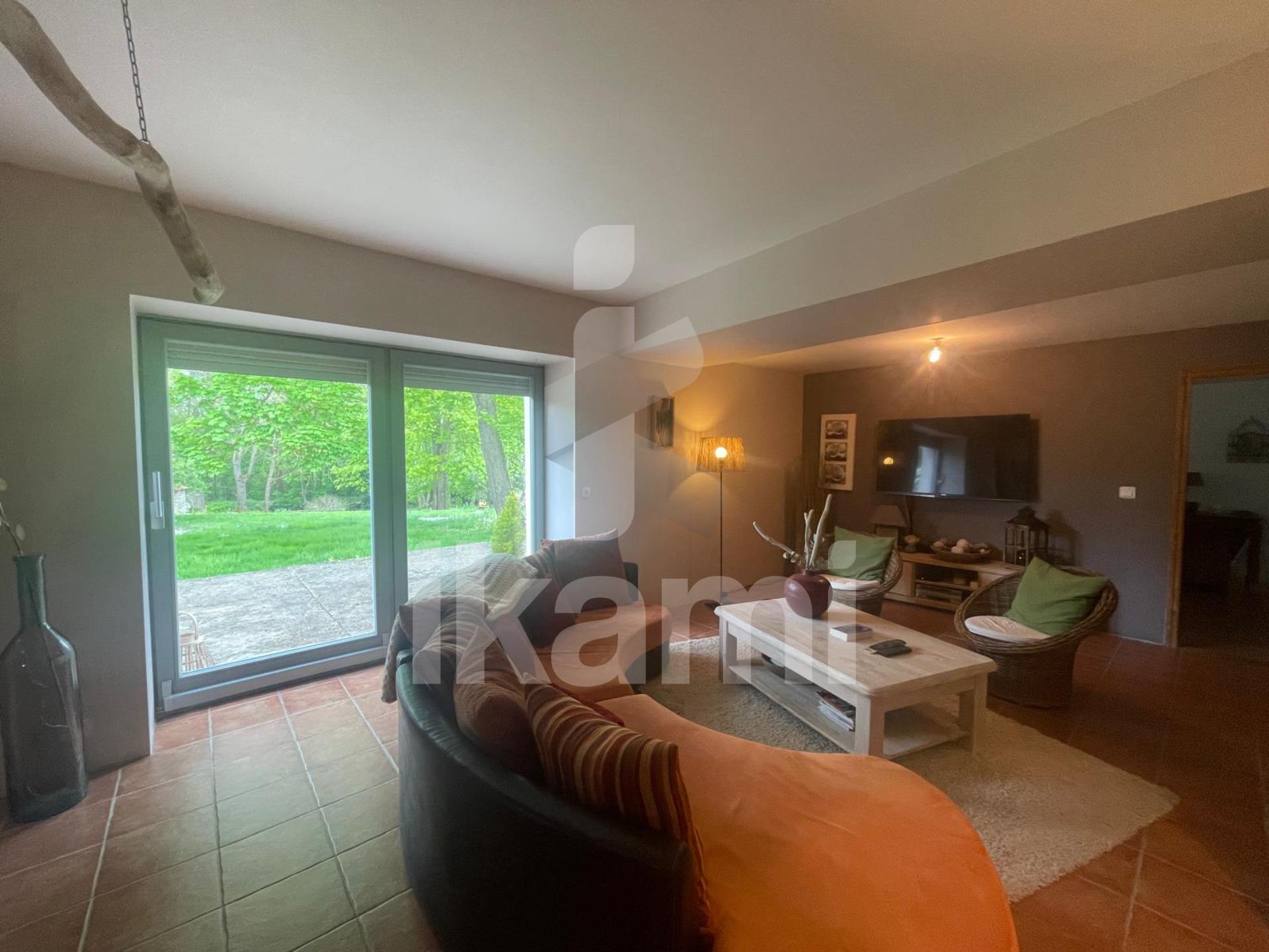 Charming 6-room house, 220 m2 on 1600 m2 land with river