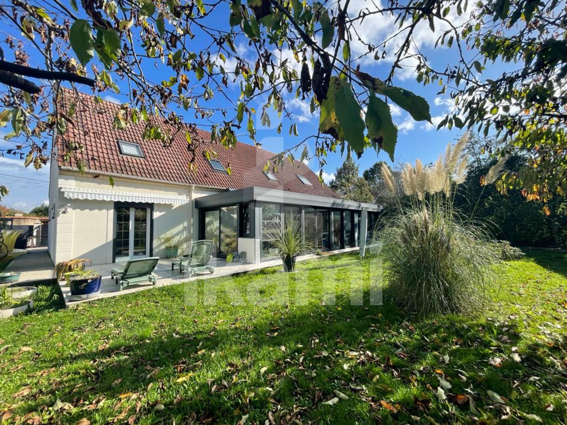 House 9 rooms 186m2 with Veranda - Vrigny