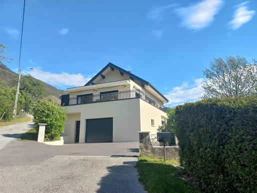 6 bedroom house with garages in Saint-Rémy-De-Maurienne