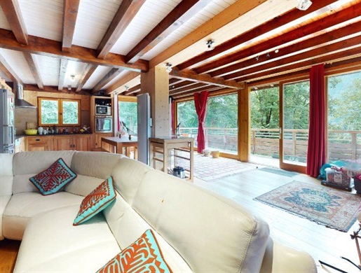 Very large chalet in perfect condition-in the middle of nature.