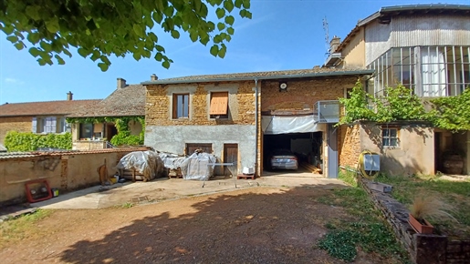 Belle maison avec dépendances sur 2300M2 de terrain au calme