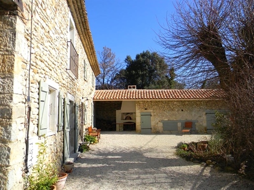 Drôme Provençale. Charmant gerestaureerd zijderupsenhuis van 226m2 met 80m2 bijgebouwen