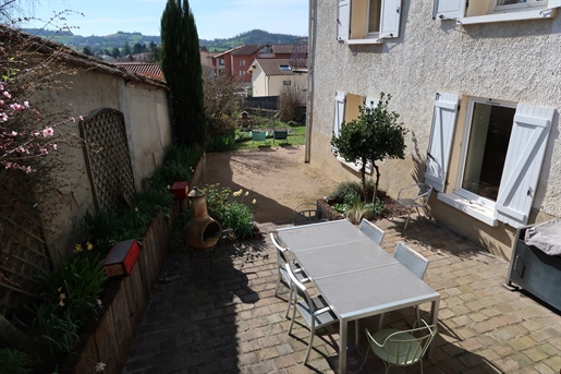 Tgv / Airport 20mns. Family house in village 235 m2,6 bedrooms, garage, garden overlooking south