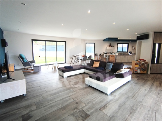 Luxury real estate: Contemporary, very spacious house with 4 bedrooms in Moirans