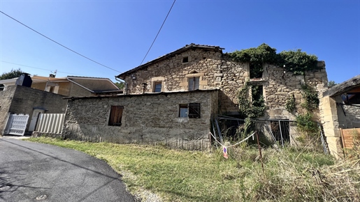 House: Property of 157m2 with outbuildings and courtyards in Mours-St-Eusèbe