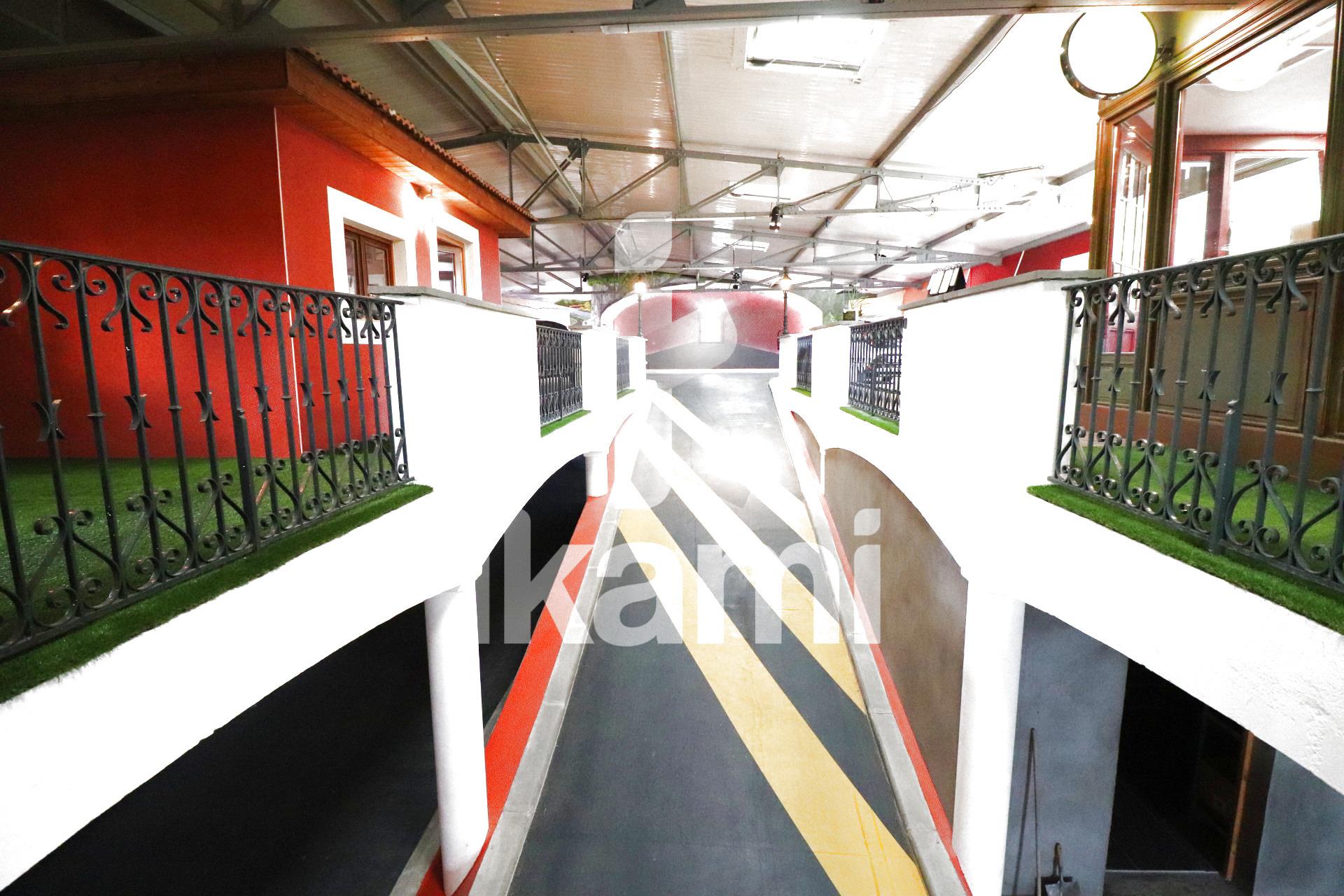 800 m2 covered property complex