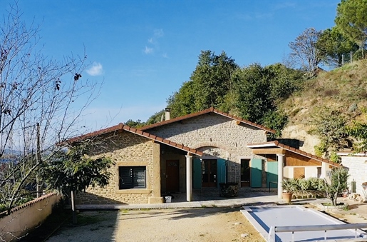 House of 151 m2 with swimming pool and garage