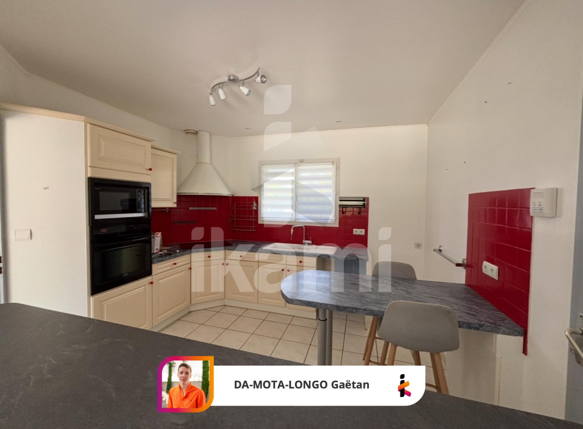 4 bedroom house with pool and mezzanine Quiet environment
