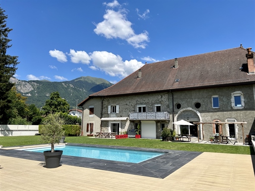 Nineteenth century farmhouse - 520 m2 with annexes on plot of 2400 m2 - Heated swimming pool