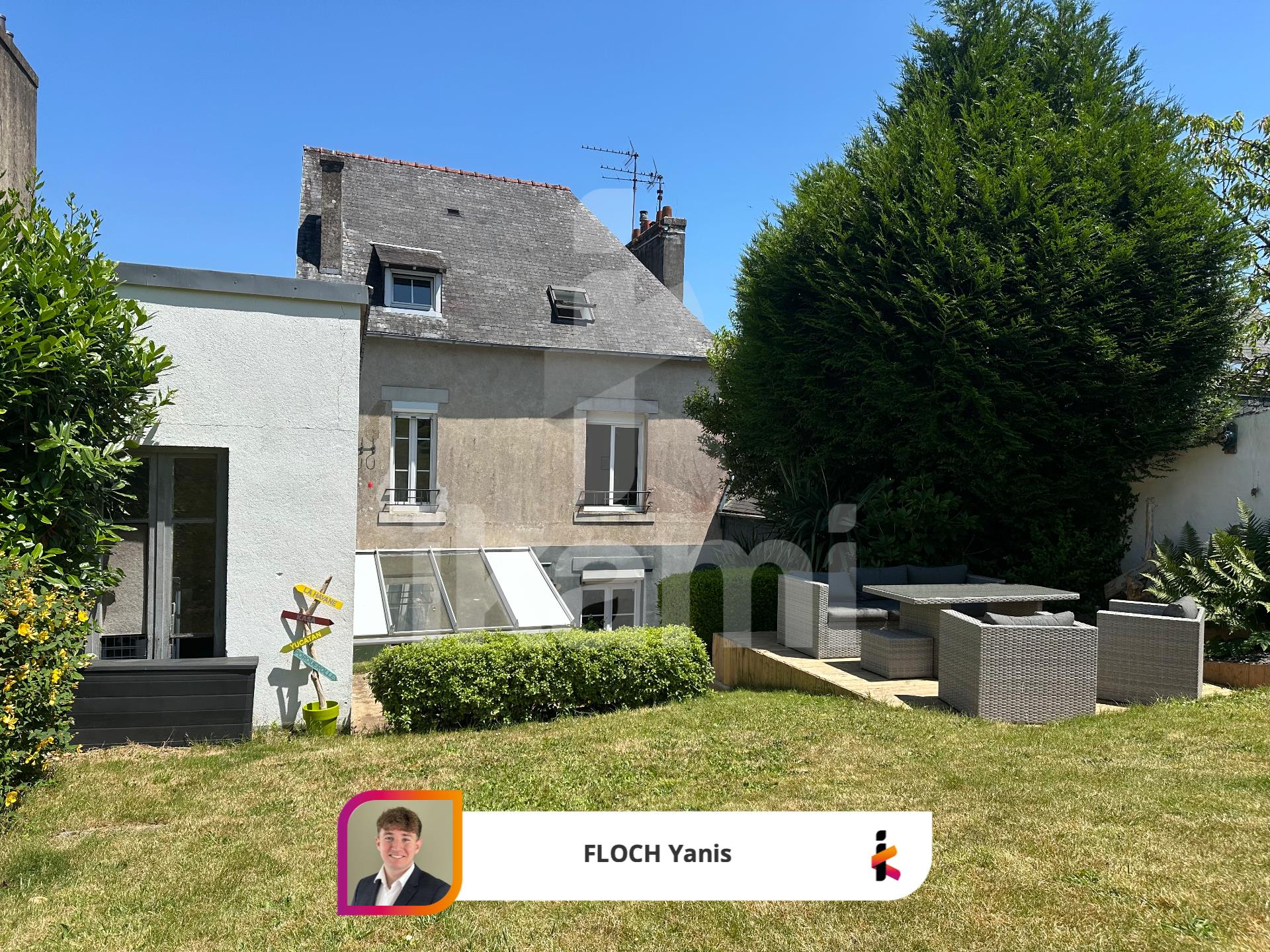 Charming house from the 30s with garden, veranda and terrace a stone's throw from the train station
