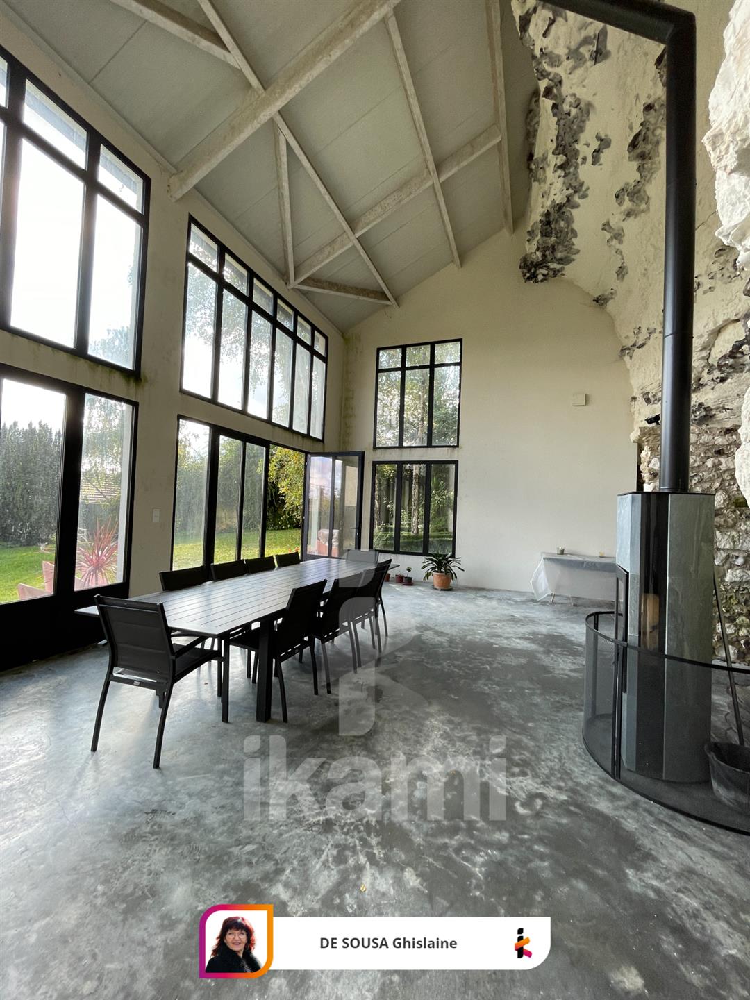 An atypical refuge in an enchanting setting