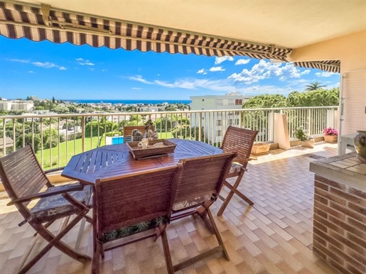 Antibes - Saint-Jean: 4-Zimmer-Wohnung mit großer Terrasse mit Meerblick