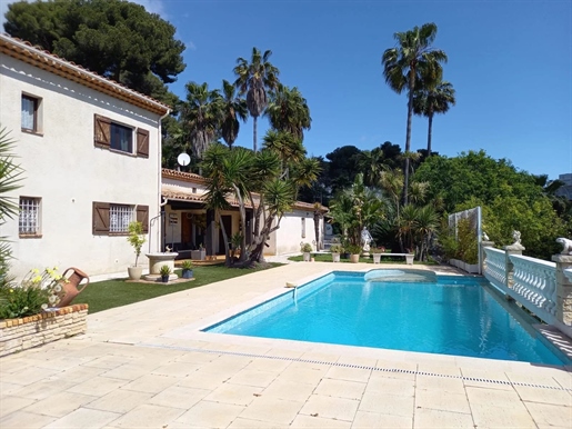 Antibes : 4-bedroom villa with sea view and swimming pool, 10 minutes from the beaches